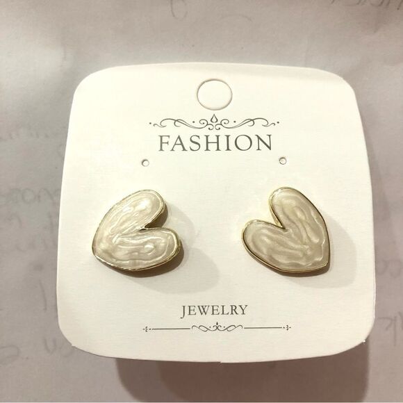 Fashion Jewelry Pearl Heart Shaped Stud Earrings - Picture 3 of 8